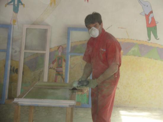 opération peinture avec les parents d'élèves