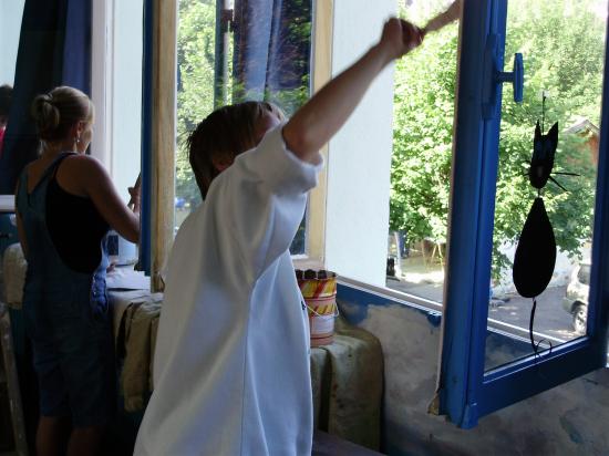 opération peinture avec les parents d'élèves