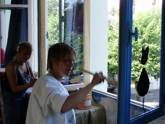 opération peinture avec les parents d'élèves