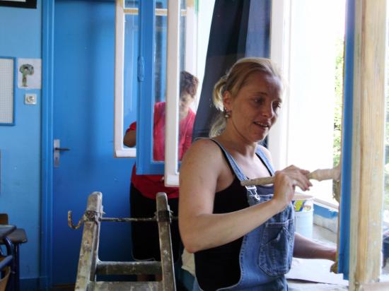 opération peinture avec les parents d'élèves