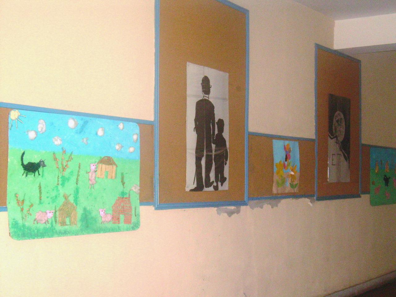dans le hall