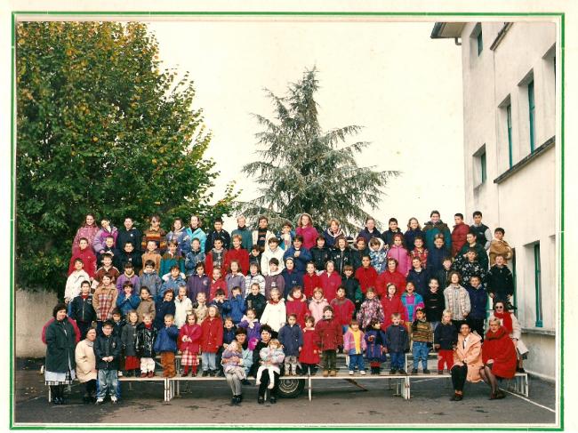 tousles élèves et enseignantes de 1996